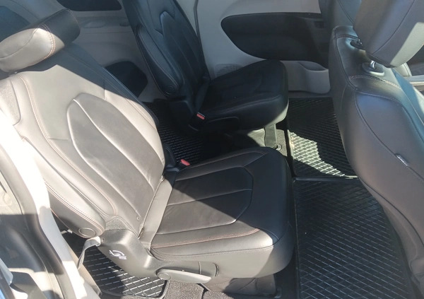 Chrysler Pacifica cena 76900 przebieg: 123000, rok produkcji 2016 z Łapy małe 211